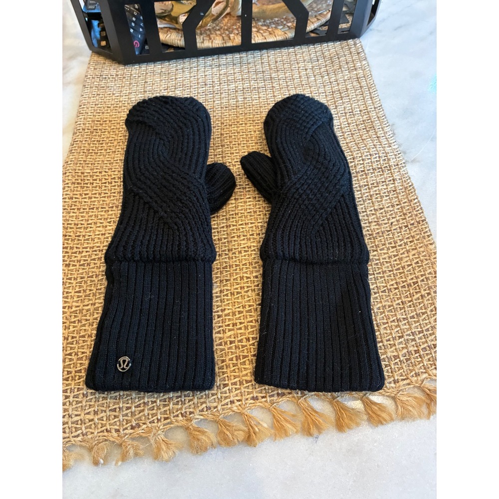 Lululemon Black Cable Knit Fleece Lined Mittens Women Ribbed Cuff Logo Accent